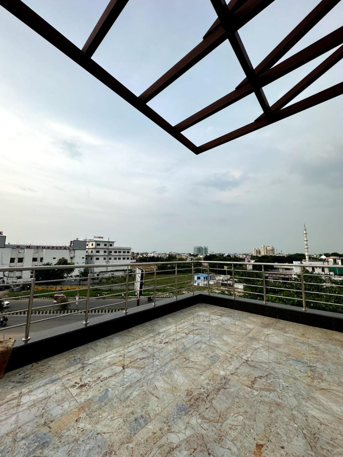 Grand Pearl Hotel & Banquet Lucknow Exterior photo